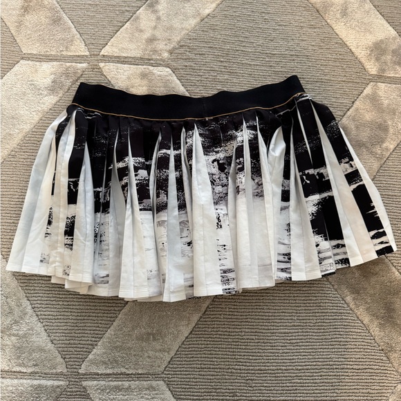 Adidas Black and White New York City Pleated Tennis Skirt - size L - Picture 8 of 10